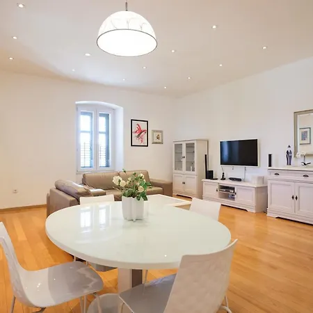 Mislav アパート *